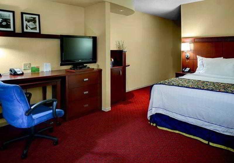Courtyard By Marriott פאייטוויל מראה חיצוני תמונה