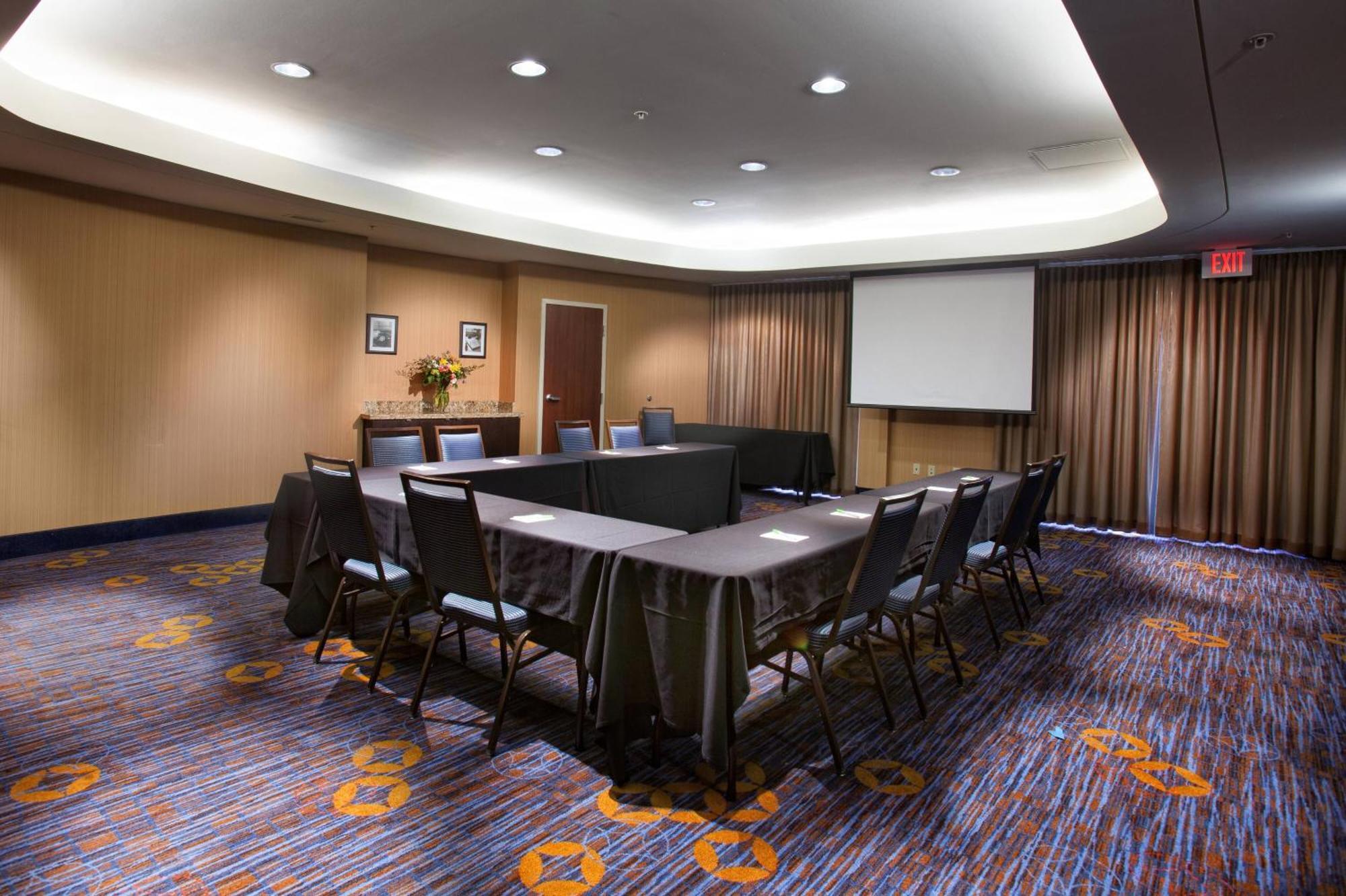 Courtyard By Marriott פאייטוויל מראה חיצוני תמונה