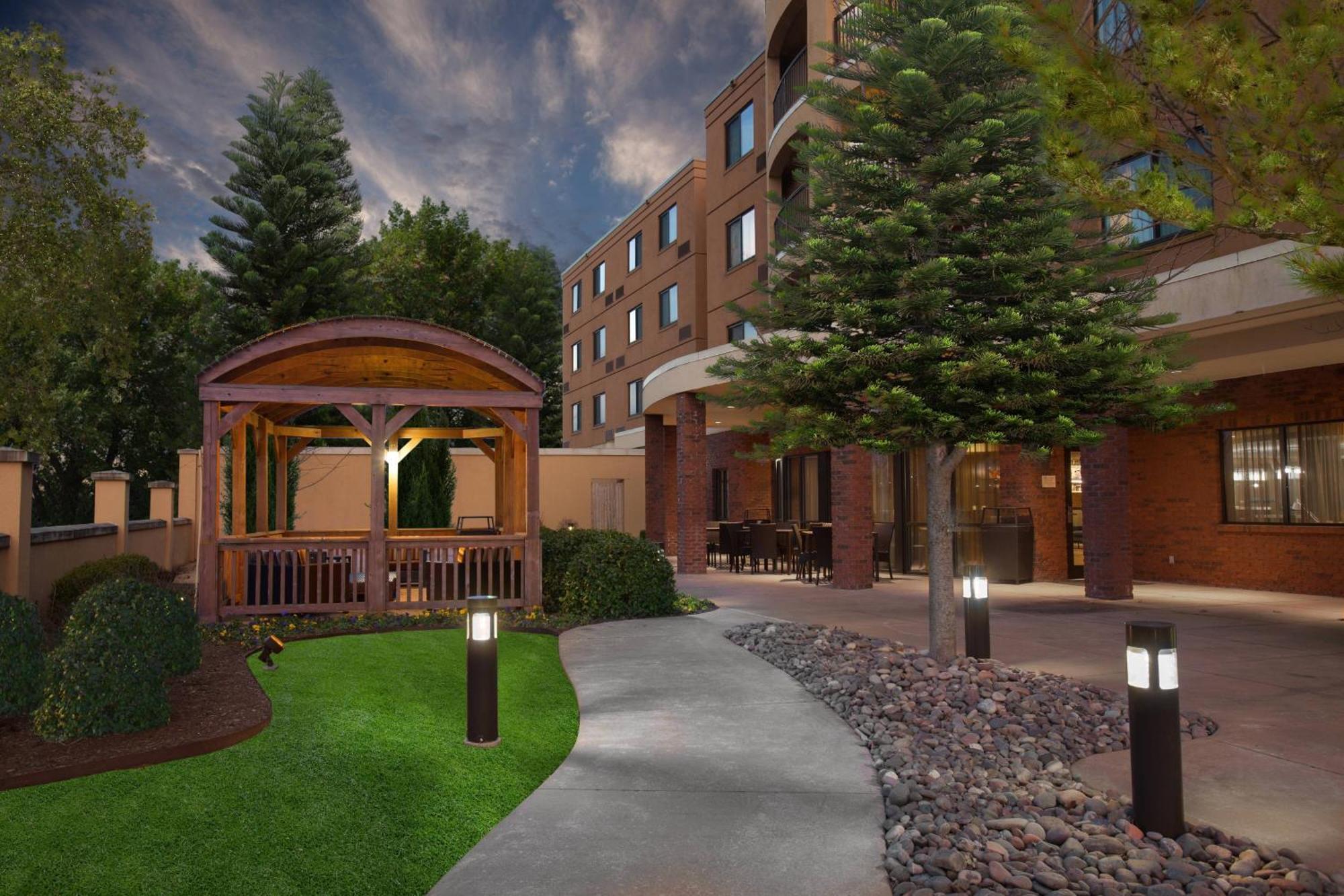 Courtyard By Marriott פאייטוויל מראה חיצוני תמונה