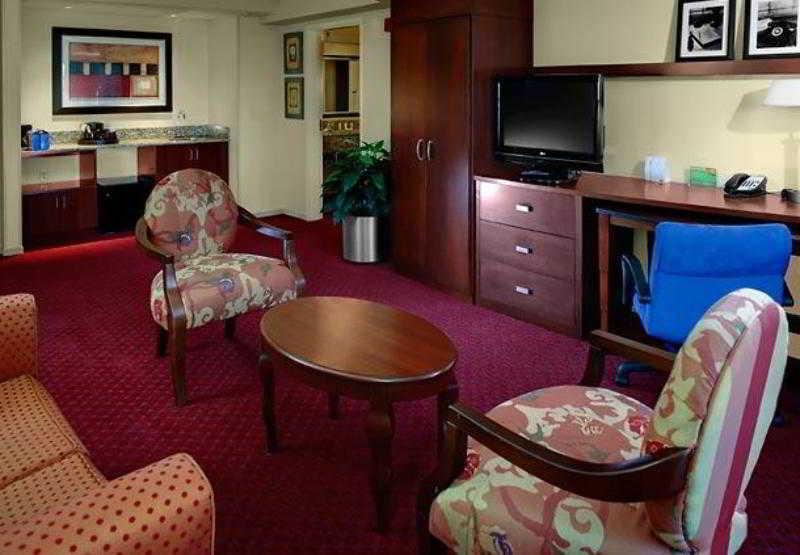 Courtyard By Marriott פאייטוויל חדר תמונה